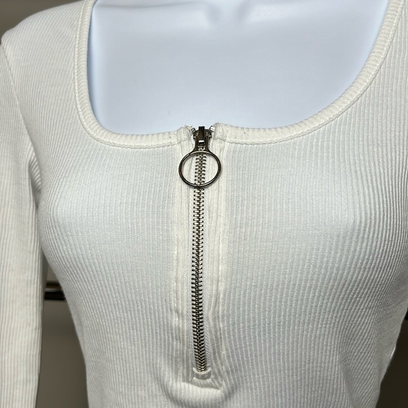 Missguided Long Sleeve Cropped Top (set of THREE) - Picture 3 of 7